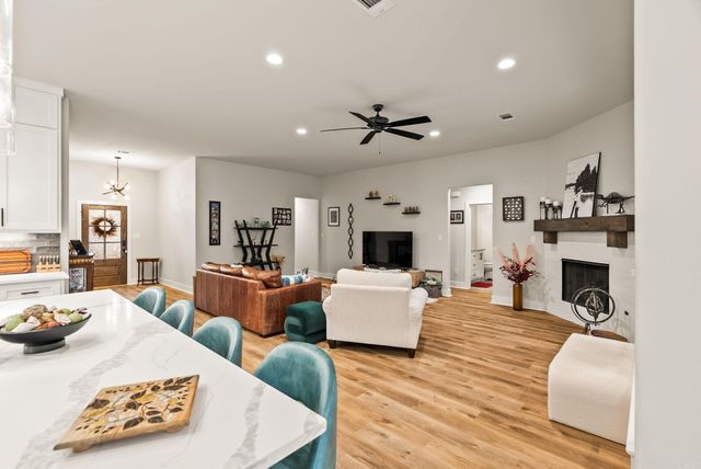 15015 Matterhorn Loop, Maumelle, AR 72113