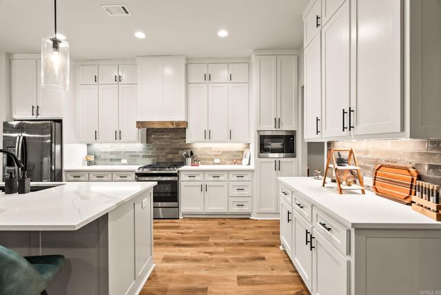 15015 Matterhorn Loop, Maumelle, AR 72113