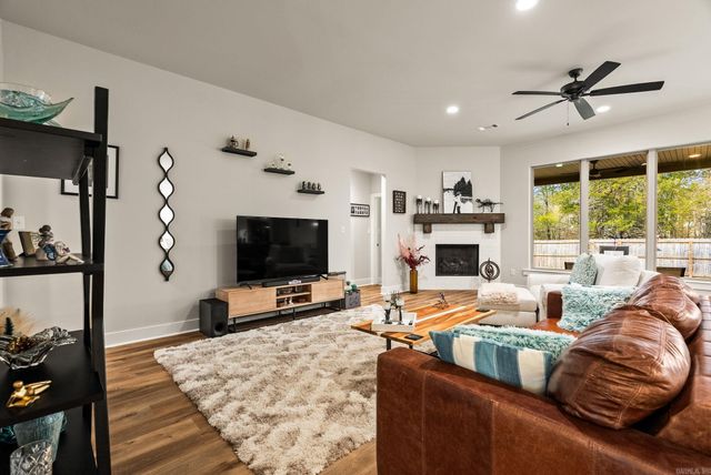15015 Matterhorn Loop, Maumelle, AR 72113