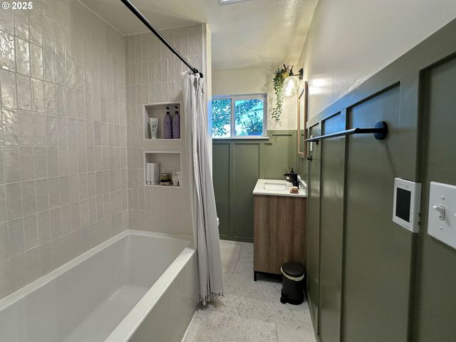 3034 PORTER St, Roseburg, OR 97470