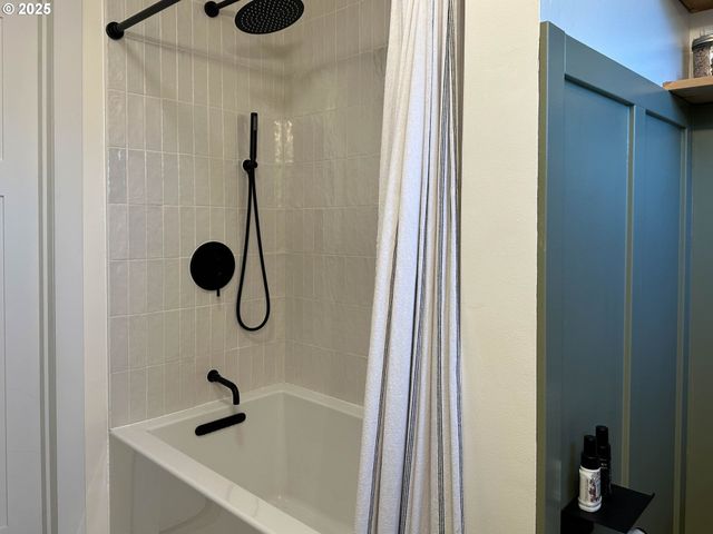 3034 PORTER St, Roseburg, OR 97470