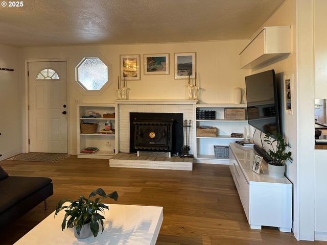 3034 PORTER St, Roseburg, OR 97470