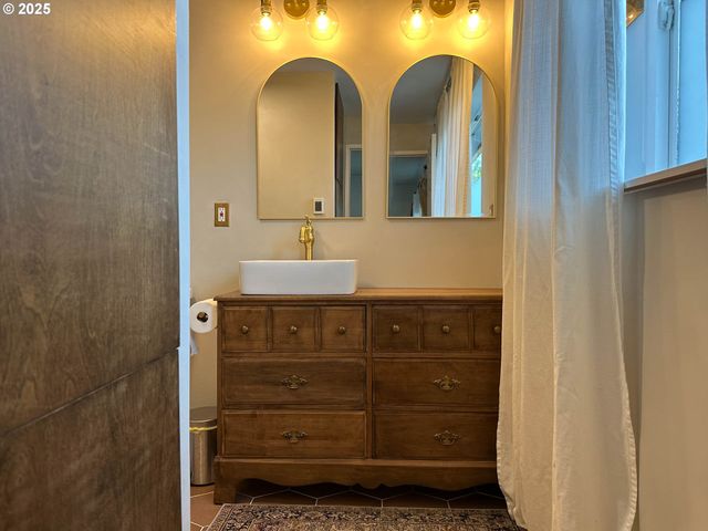 3034 PORTER St, Roseburg, OR 97470