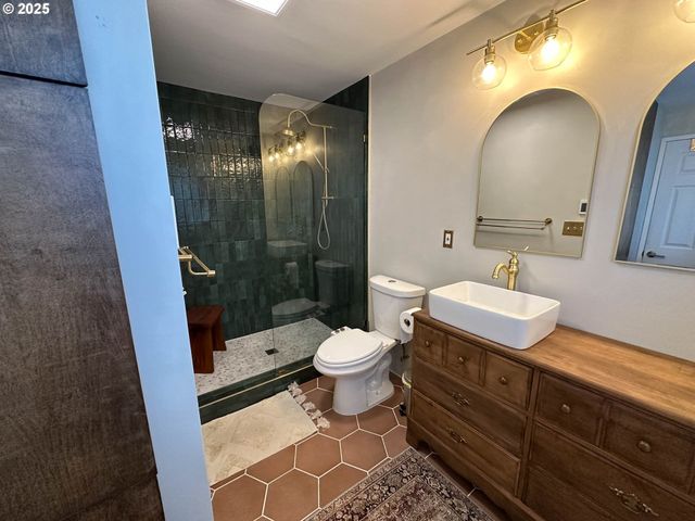 3034 PORTER St, Roseburg, OR 97470