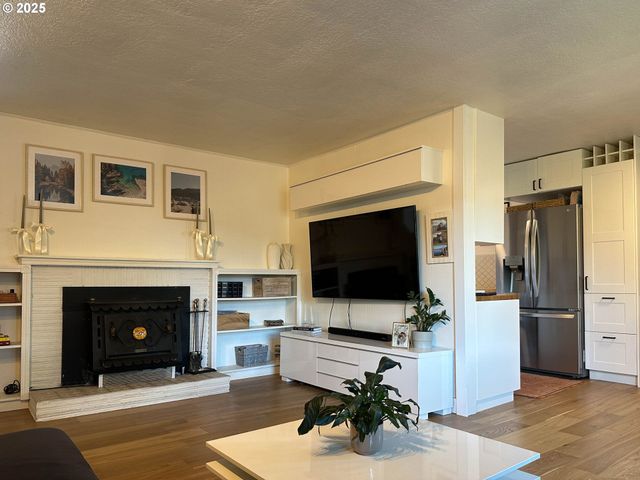 3034 PORTER St, Roseburg, OR 97470