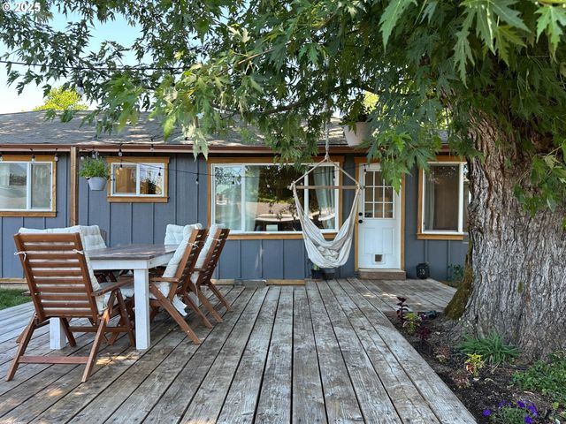 3034 PORTER St, Roseburg, OR 97470