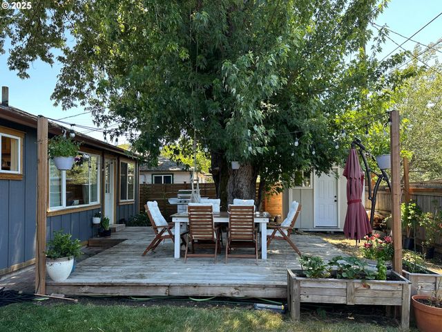 3034 PORTER St, Roseburg, OR 97470