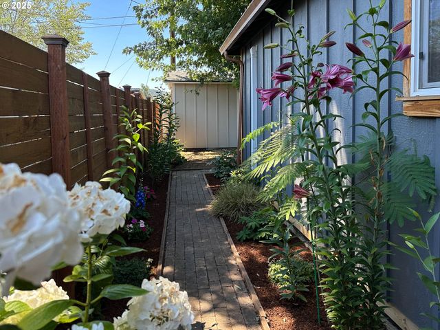 3034 PORTER St, Roseburg, OR 97470