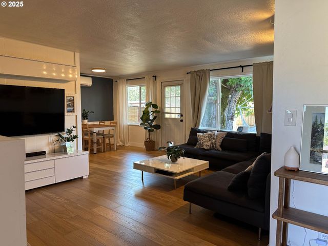 3034 PORTER St, Roseburg, OR 97470