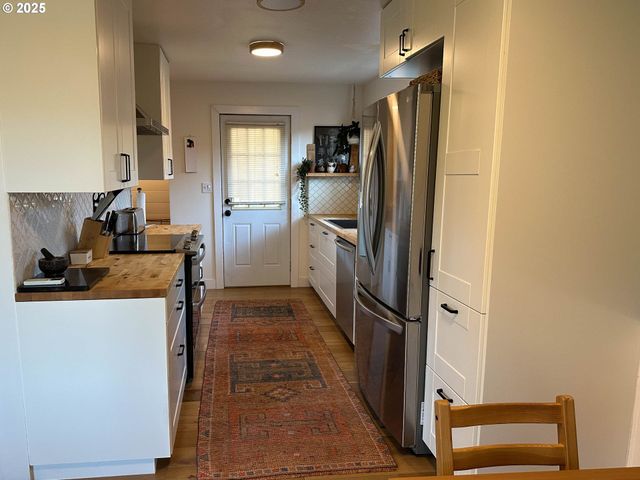 3034 PORTER St, Roseburg, OR 97470