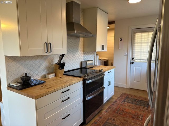 3034 PORTER St, Roseburg, OR 97470