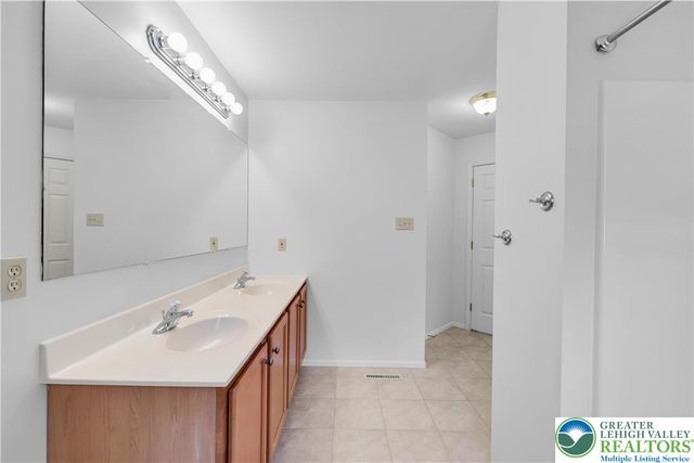 8376 Scenic View Drive, Upper Macungie Twp, PA 18031