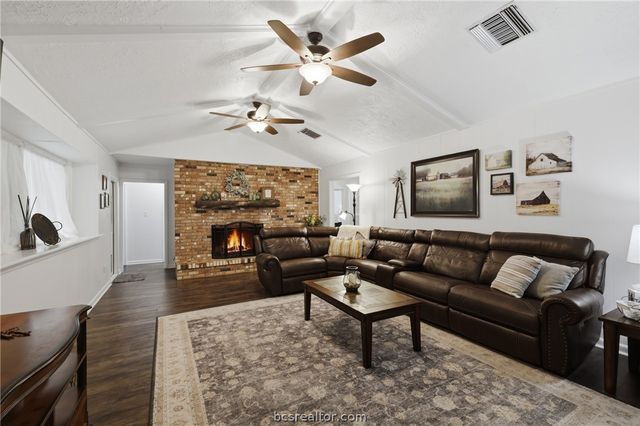 2507 Willow Bend Drive, Bryan, TX 77802