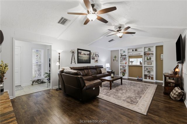 2507 Willow Bend Drive, Bryan, TX 77802