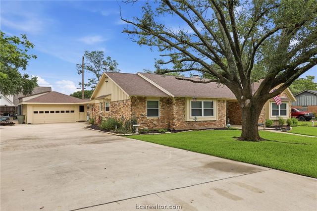 2507 Willow Bend Drive, Bryan, TX 77802