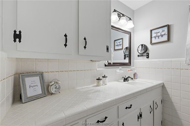 2507 Willow Bend Drive, Bryan, TX 77802