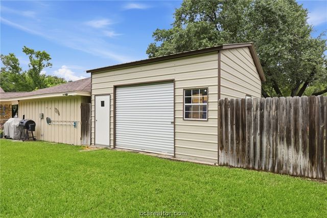2507 Willow Bend Drive, Bryan, TX 77802