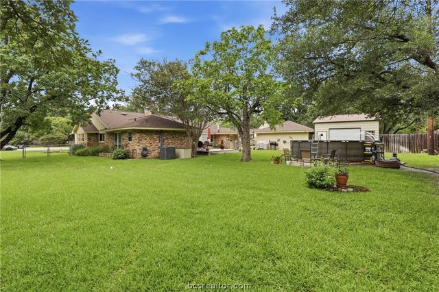 2507 Willow Bend Drive, Bryan, TX 77802