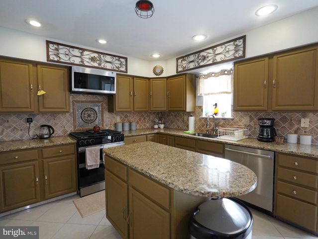 609 HARPER DR, Glassboro, NJ 08028