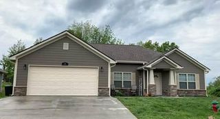 2 CHAIRMAN DR, Columbia, MO 65203
