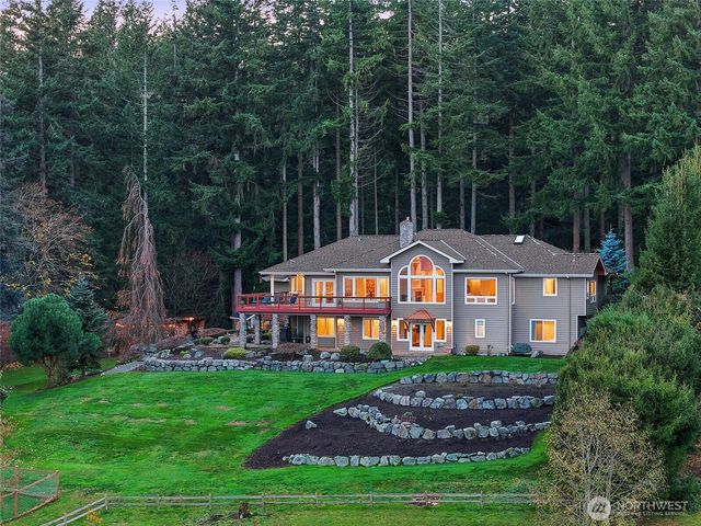 514 Wayne's Ridge Circle, Camano Island, WA 98282