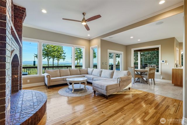 514 Wayne's Ridge Circle, Camano Island, WA 98282