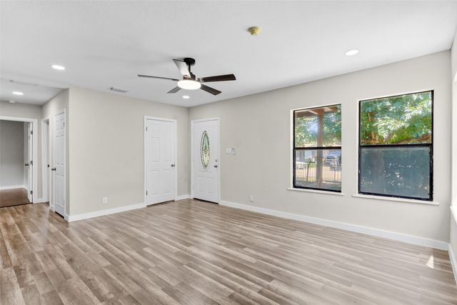 305 Hensley Drive, Grand Prairie, TX 75050