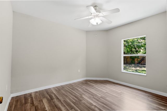 305 Hensley Drive, Grand Prairie, TX 75050