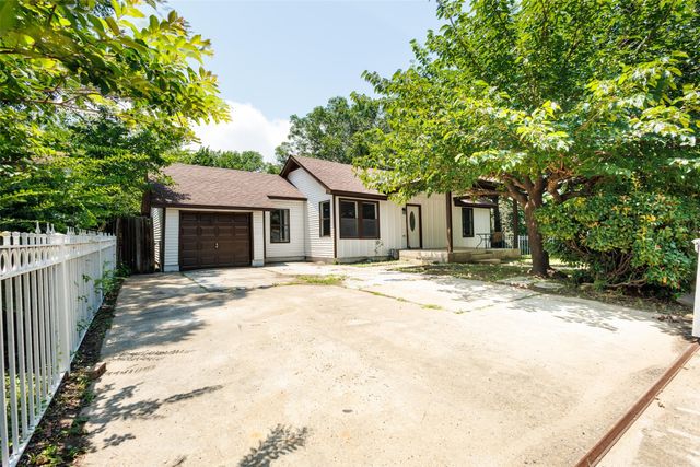 305 Hensley Drive, Grand Prairie, TX 75050