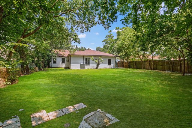 305 Hensley Drive, Grand Prairie, TX 75050