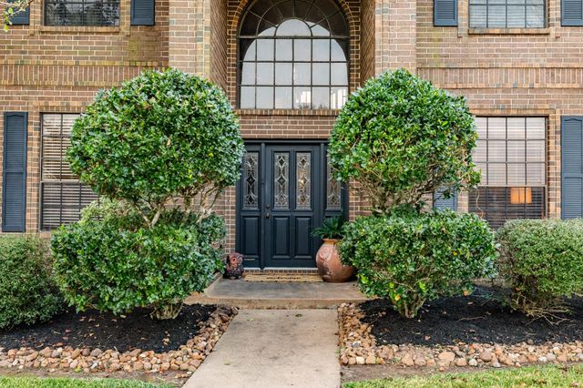 102 Silver Lace Street, Lake Jackson, TX 77566