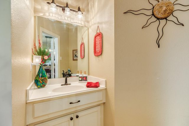 102 Silver Lace Street, Lake Jackson, TX 77566