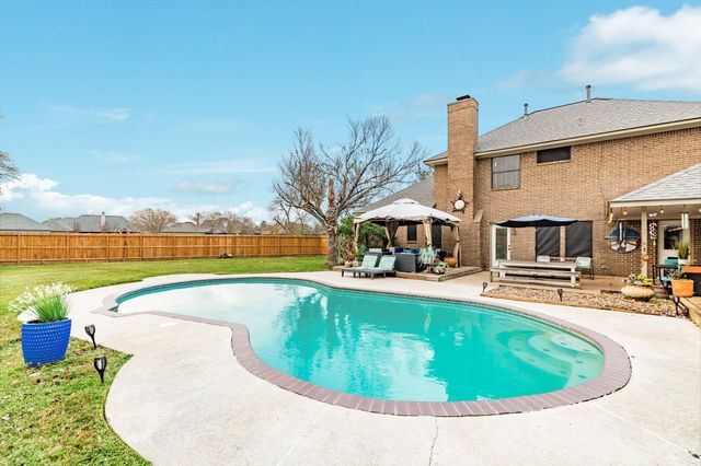 102 Silver Lace Street, Lake Jackson, TX 77566