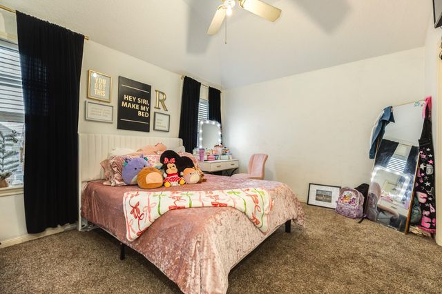 102 Silver Lace Street, Lake Jackson, TX 77566