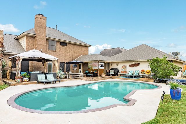 102 Silver Lace Street, Lake Jackson, TX 77566