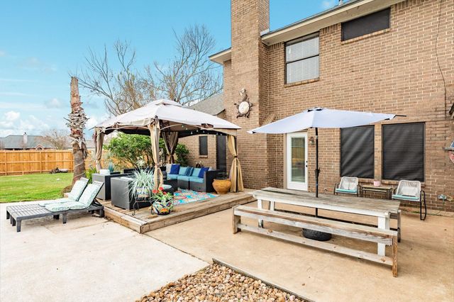 102 Silver Lace Street, Lake Jackson, TX 77566