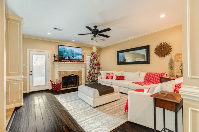 102 Silver Lace Street, Lake Jackson, TX 77566