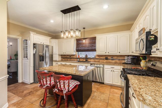 102 Silver Lace Street, Lake Jackson, TX 77566