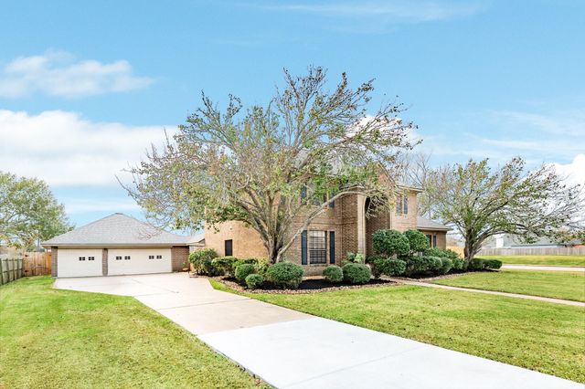 102 Silver Lace Street, Lake Jackson, TX 77566