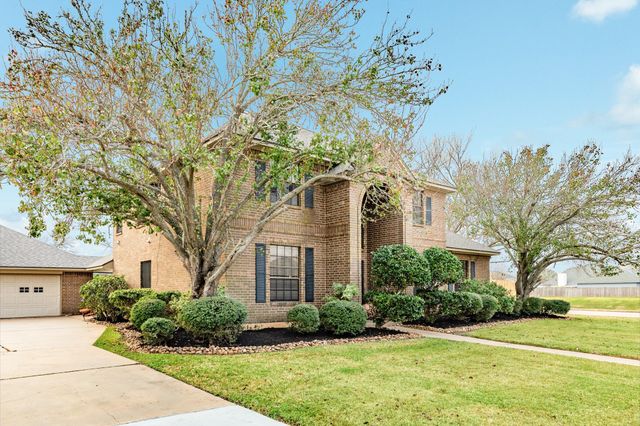 102 Silver Lace Street, Lake Jackson, TX 77566