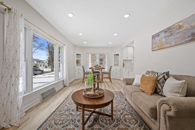 3525 S 19th STREET, Milwaukee, WI 53221