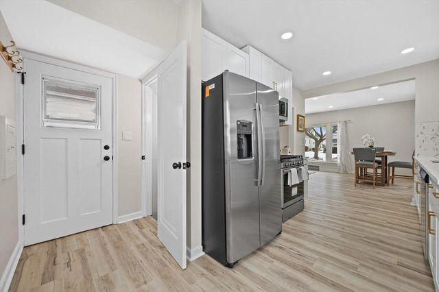 3525 S 19th STREET, Milwaukee, WI 53221