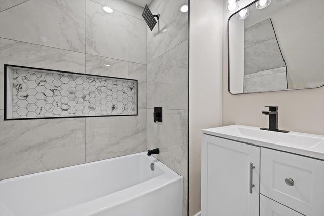 3525 S 19th STREET, Milwaukee, WI 53221