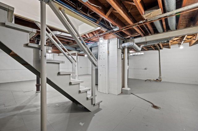 3525 S 19th STREET, Milwaukee, WI 53221