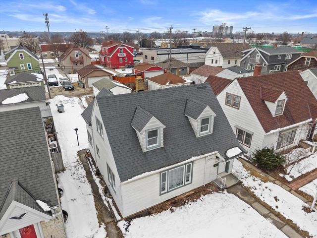 3525 S 19th STREET, Milwaukee, WI 53221