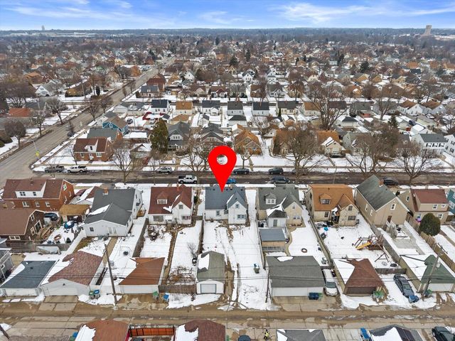 3525 S 19th STREET, Milwaukee, WI 53221