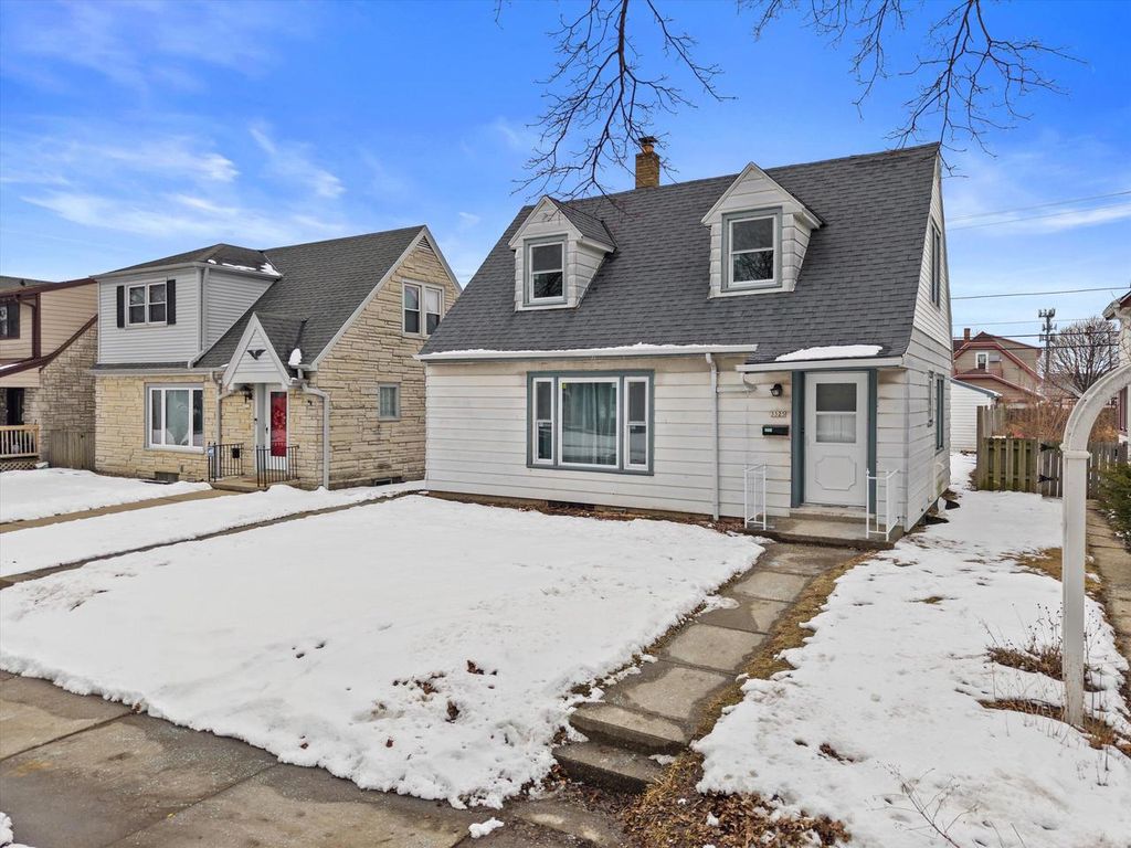 3525 S 19th STREET, Milwaukee, WI 53221