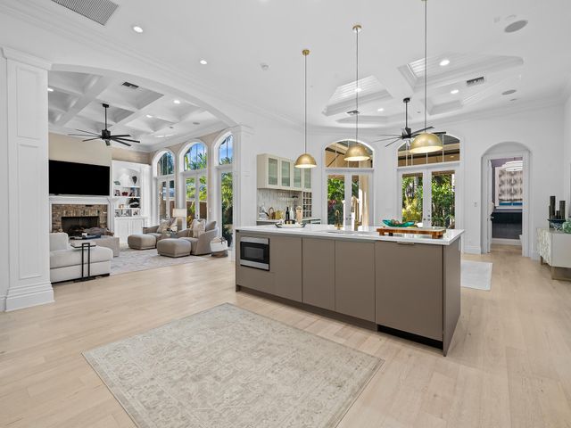 1025 Vista Del Mar Drive N, Delray Beach, FL 33483