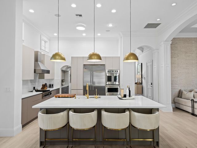 1025 Vista Del Mar Drive N, Delray Beach, FL 33483