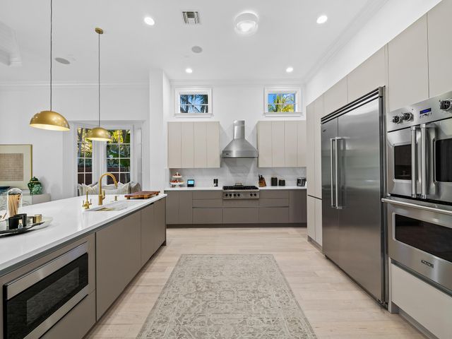 1025 Vista Del Mar Drive N, Delray Beach, FL 33483